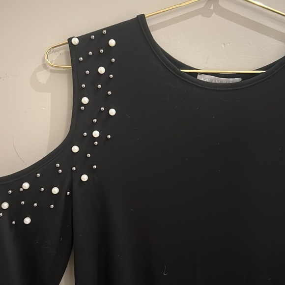 Pearl Cut Out Top - Picture 2 of 5